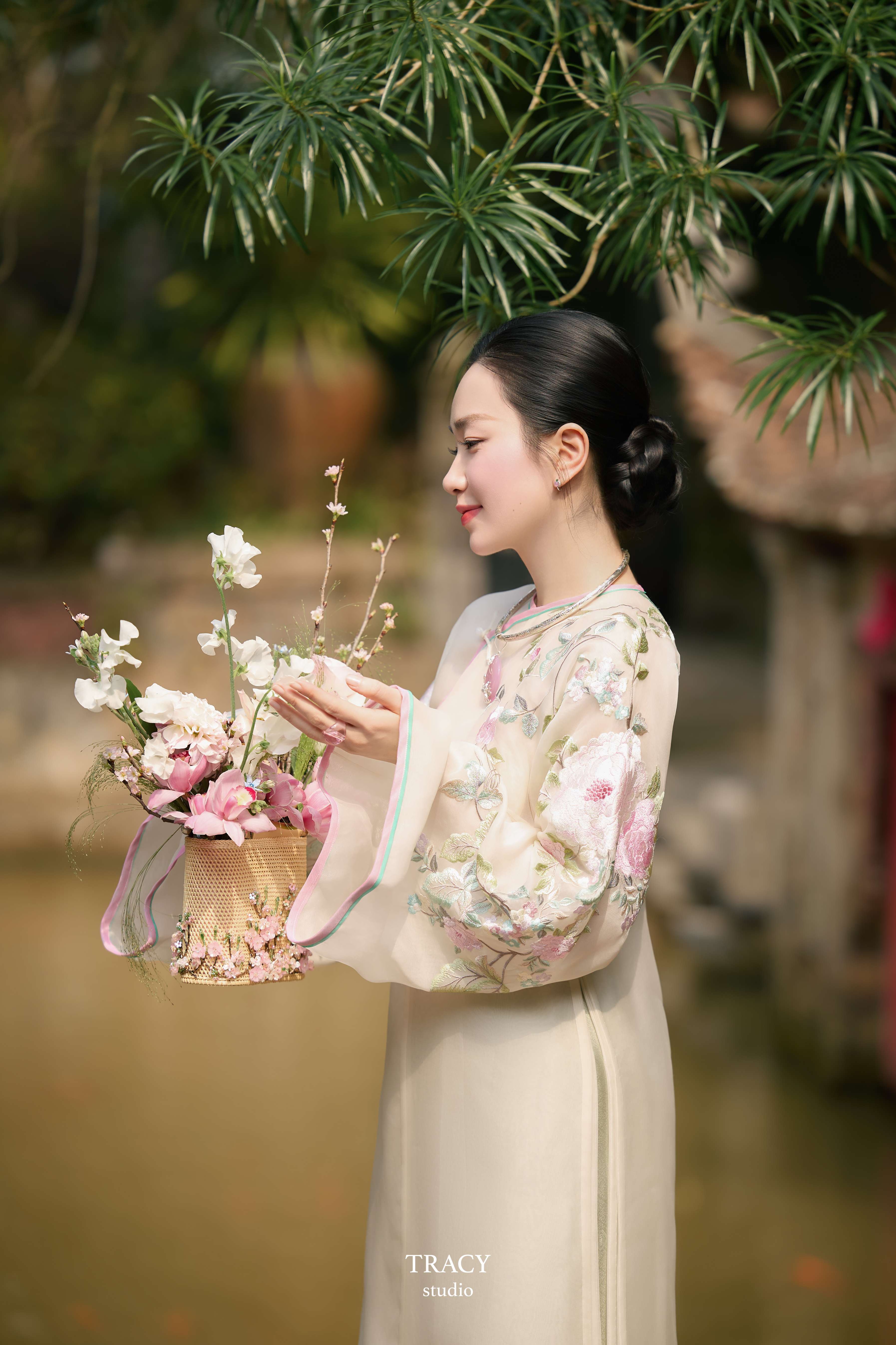 frontend/img/gallery/anh-tet-yem-ao-dai/tracy-studio-chup-ao-dai-lan-huong (5).jpg